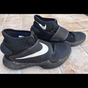 Nike Zoom Hyperrev Black Metallic Silver Men 7.5